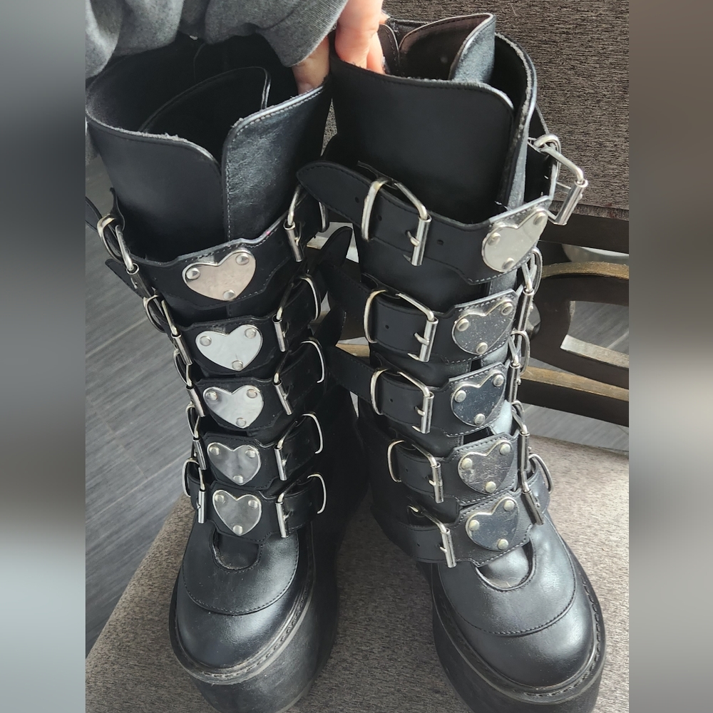 Demonia boots size 6